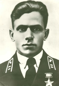 Братчиков Геннадий Иванович — разведчик, гвардии майор, Герой Советского Союза